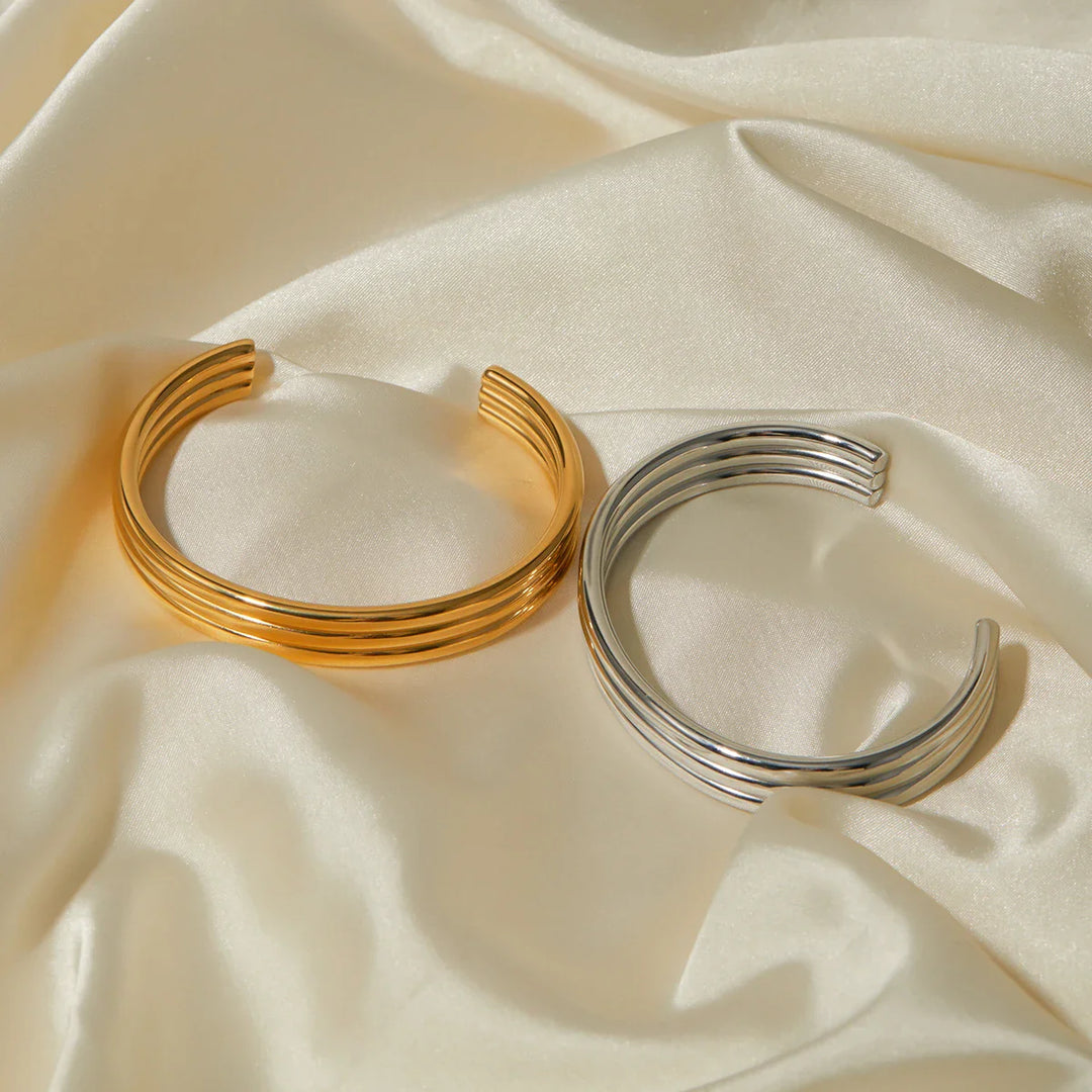 Skanto | 18k Triple Ribbed Bangle Bracelet