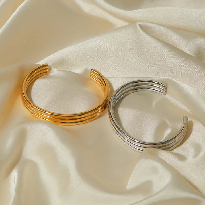 Skanto | 18k Triple Ribbed Bangle Bracelet