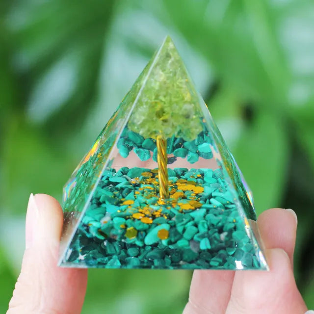 Skanto | Amethyst Peridot Orgone Pyramide - Energigenerator Krystall Reiki Chakra Orgonitt Meditasjonsverktøy
