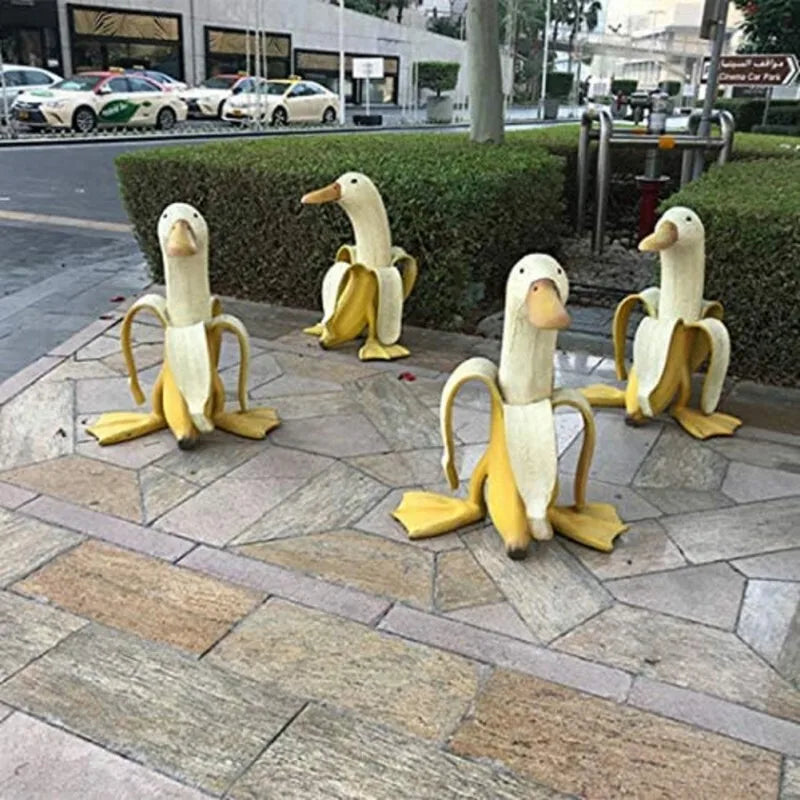 BananaDuck Dekorfigur – Lekne Harpiksdekorasjon for Innendørs eller Utendørs | Skanto