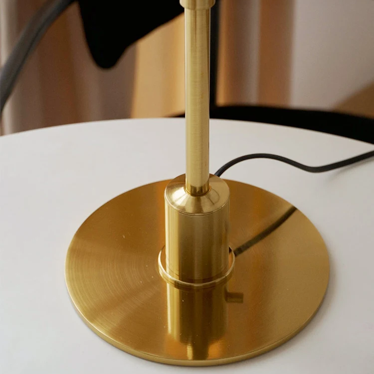 Skanto | Skandinavisk Designer Bordlampe Minimalistisk