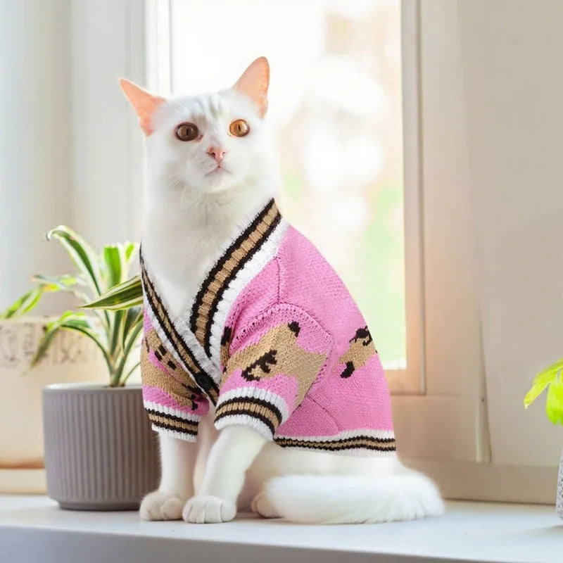 Hundekardigan laget av strikket varmt og stripet Skanto
