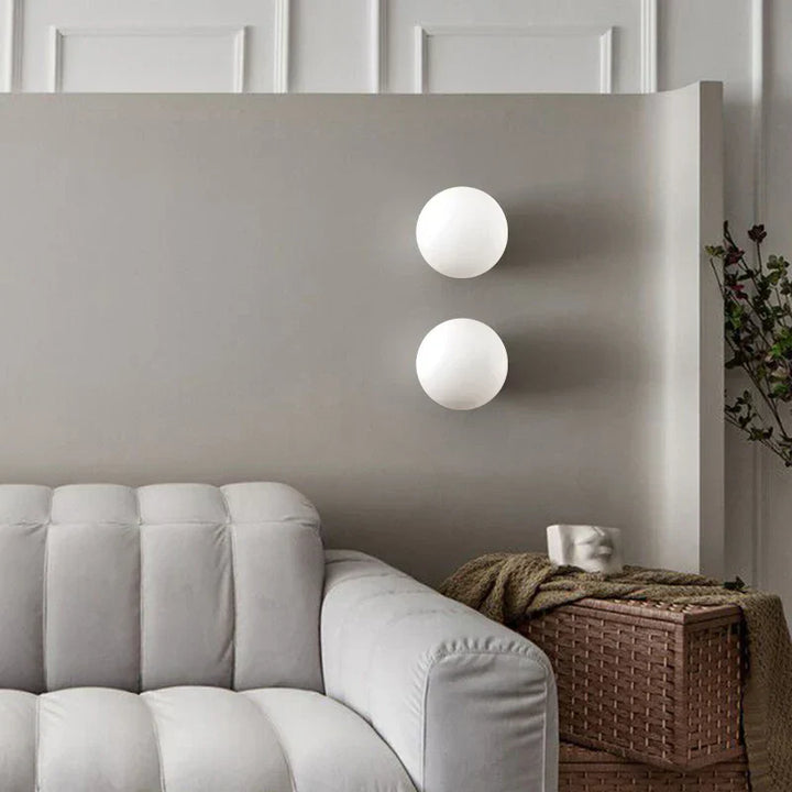 Skanto | BrassAura – Elegant Vegg- og Taklampe med Messingdetaljer
