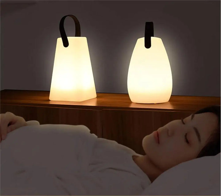 Skanto | Mobil Vanntett Trådløs Lampe | Trådløs, Fargeforandrende & Ideell for Utendørs Camping og Hjemmeatmosfære