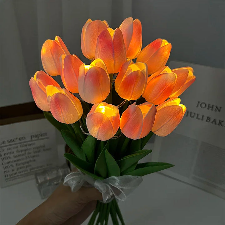 Skanto | LED-lampe med kunstig tulipanbukett perfekt for gaver eller som bryllupsfest hjemmeinnredning