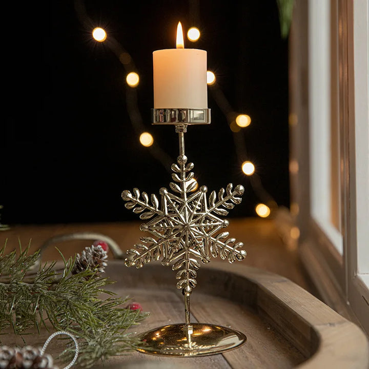 Julelysestaker - Stjerne- og juletredesign for festlig dekorasjon | Skanto