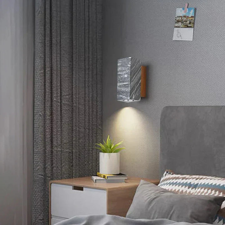 Skanto | ZenBeam – Grå Wabi-Sabi Vegglampe for Tranquil Atmosfære