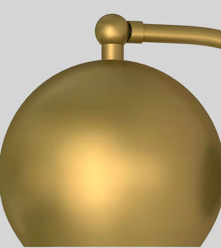 Skanto | Elegant vegglampe med et preg av fortiden og moderne funksjon