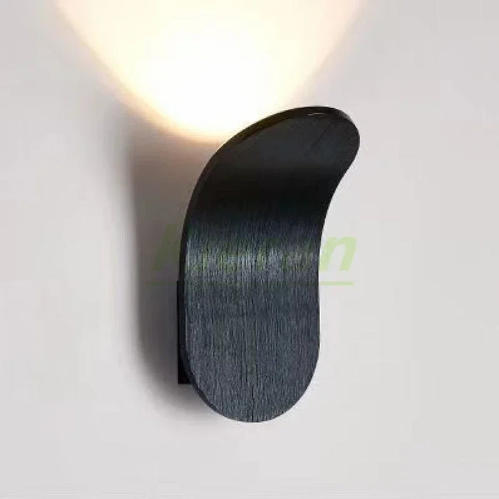 Skanto | SkandiGlow Vegglampe | LED Skateboard Design | Moderne & Kreativ