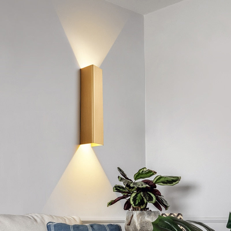 Skanto | BeamLuxe – Slank Ute Lamp for Moderne Rom
