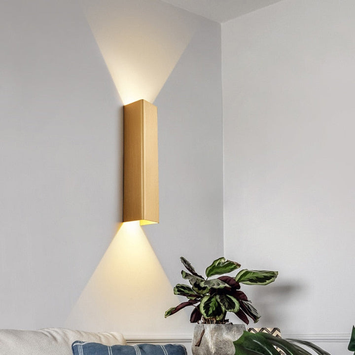 Skanto | BeamLuxe – Slank Ute Lamp for Moderne Rom
