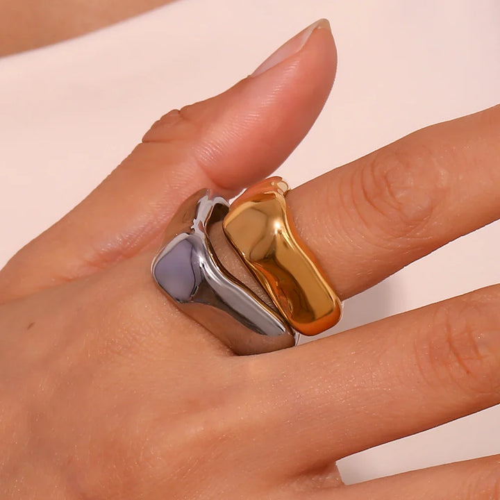 Skanto | 18k Tekstured Firkantet Ring