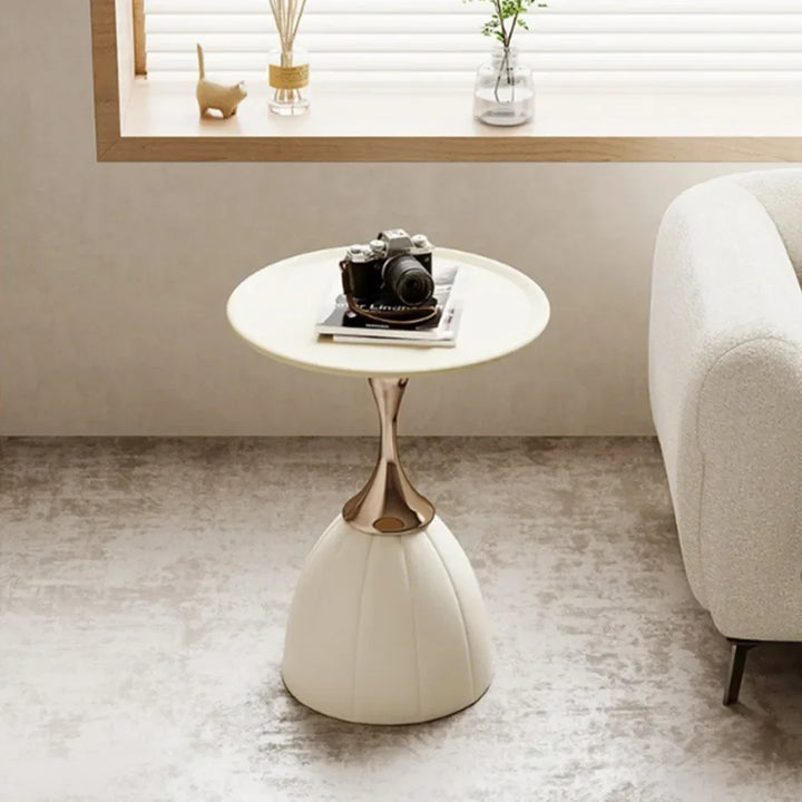 Skanto | Nordic Lotus Side Table i skandinavisk design