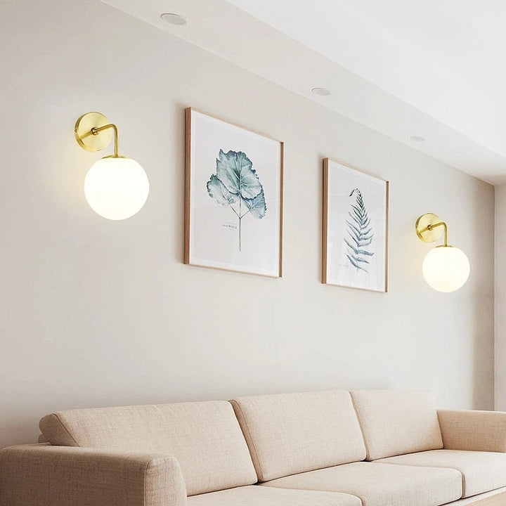Skanto | SphereLuxe – Skandinavisk Vegglampe med Justerbart Lys