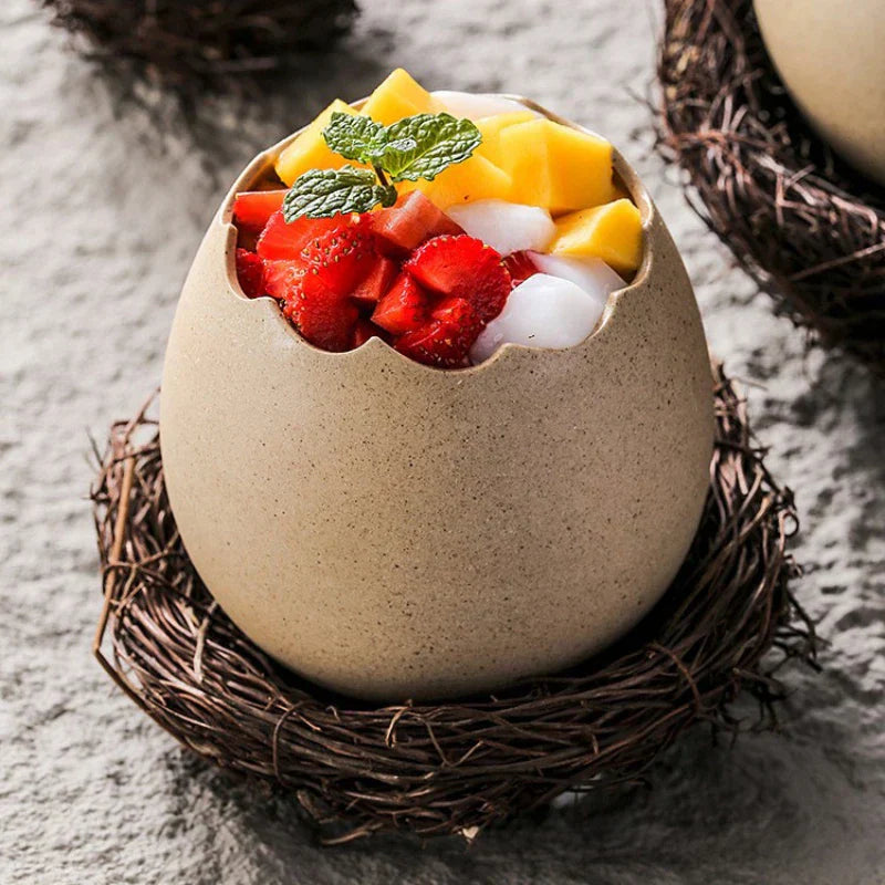 Kreativ keramisk fuglerede-eggeskallskål