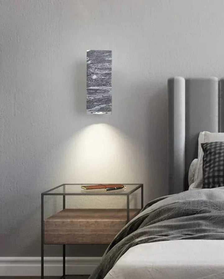 Skanto | ZenBeam – Grå Wabi-Sabi Vegglampe for Tranquil Atmosfære
