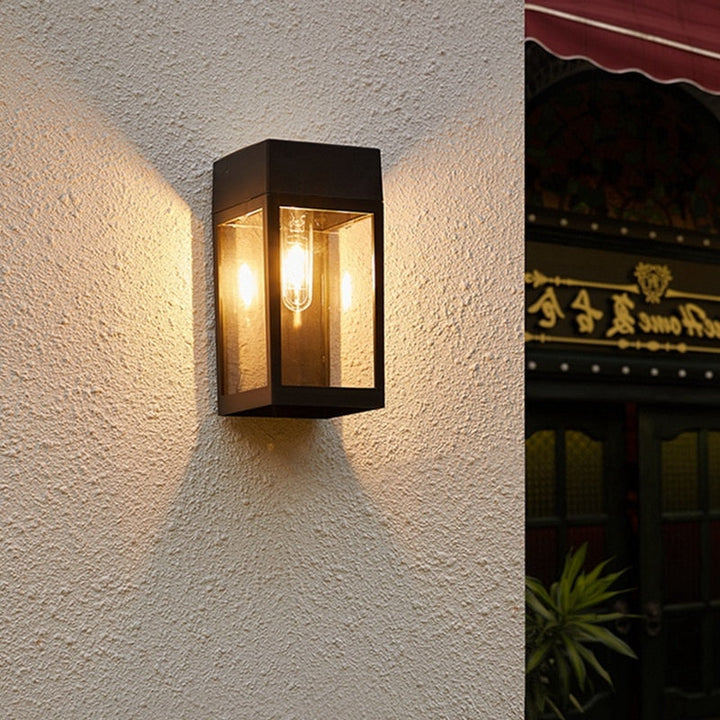 Skanto | GlowHaven – Vegglampe for Hagegjerder med Innbydende Lys