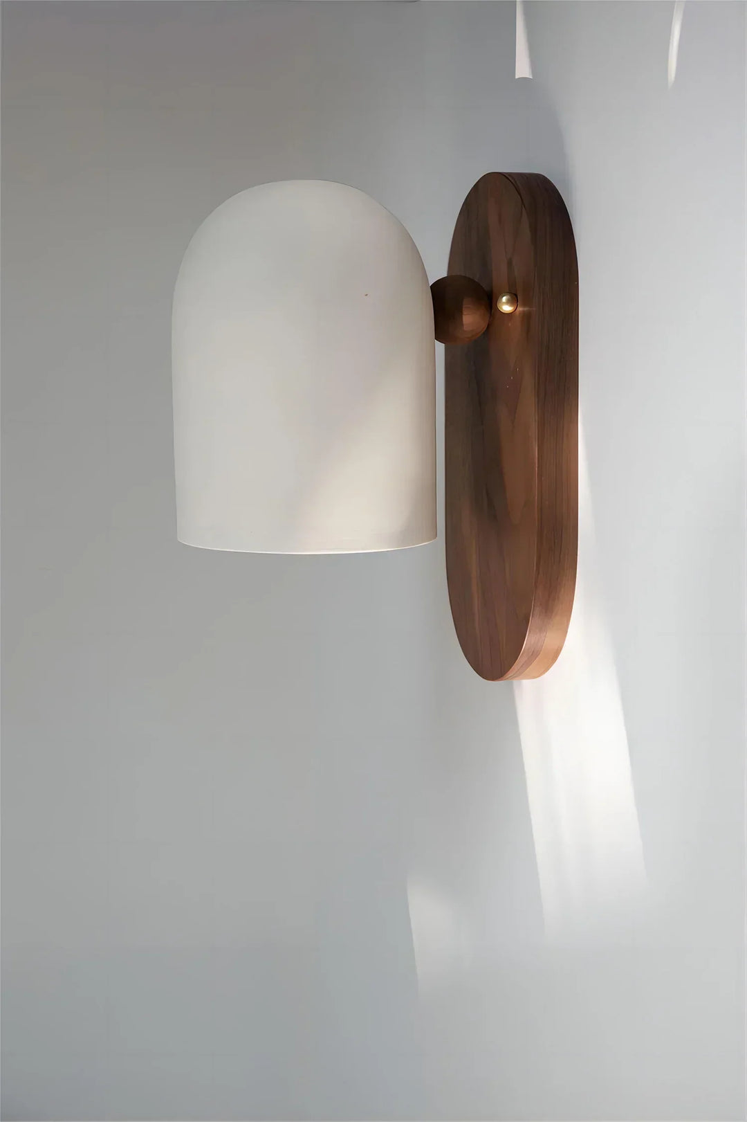 Skanto | Valnøtt Vegglampe i Wabi-Sabi Stil for Koselig Interiør