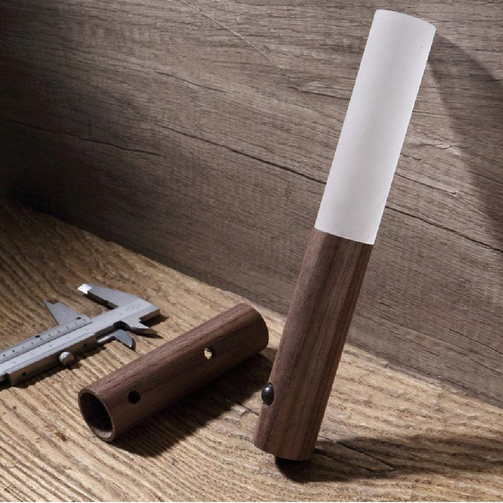 Oppladbar LED-lampe med bevegelsessensor | Skanto