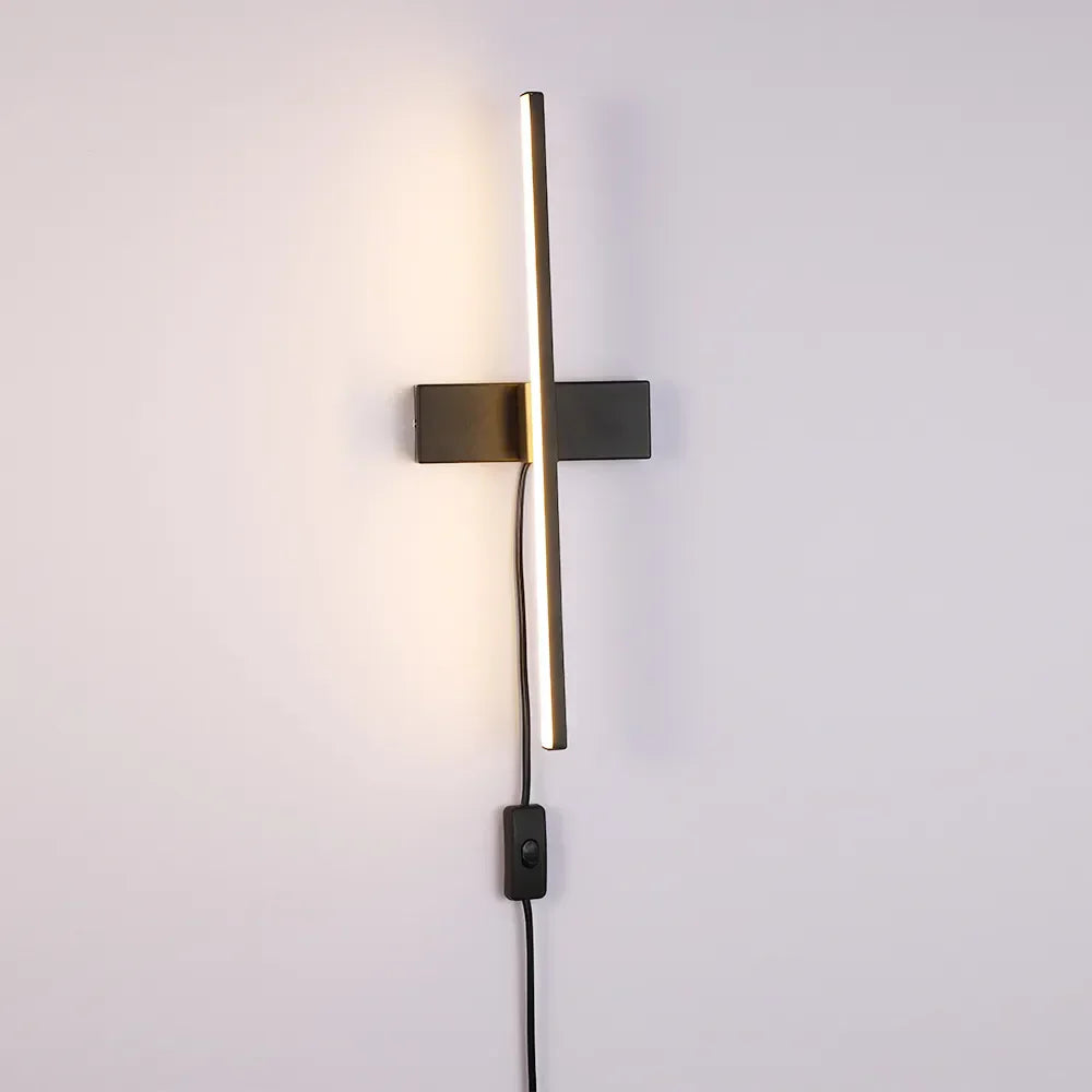 Skanto | PlugLuxe – Elegant skandinavisk vegglampe med plugg for stilige interiører