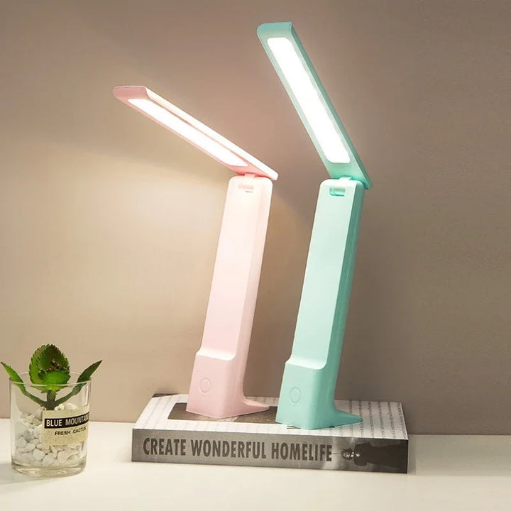 Skanto | Lumora LED Bordlampe | Dimmbar & Berøringskontroll | 3 Lysfarger | Batteri 20t | Hvit/rosa/blå