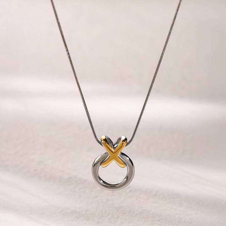 Skanto | Elegant XO Sammenflettet Halskjede