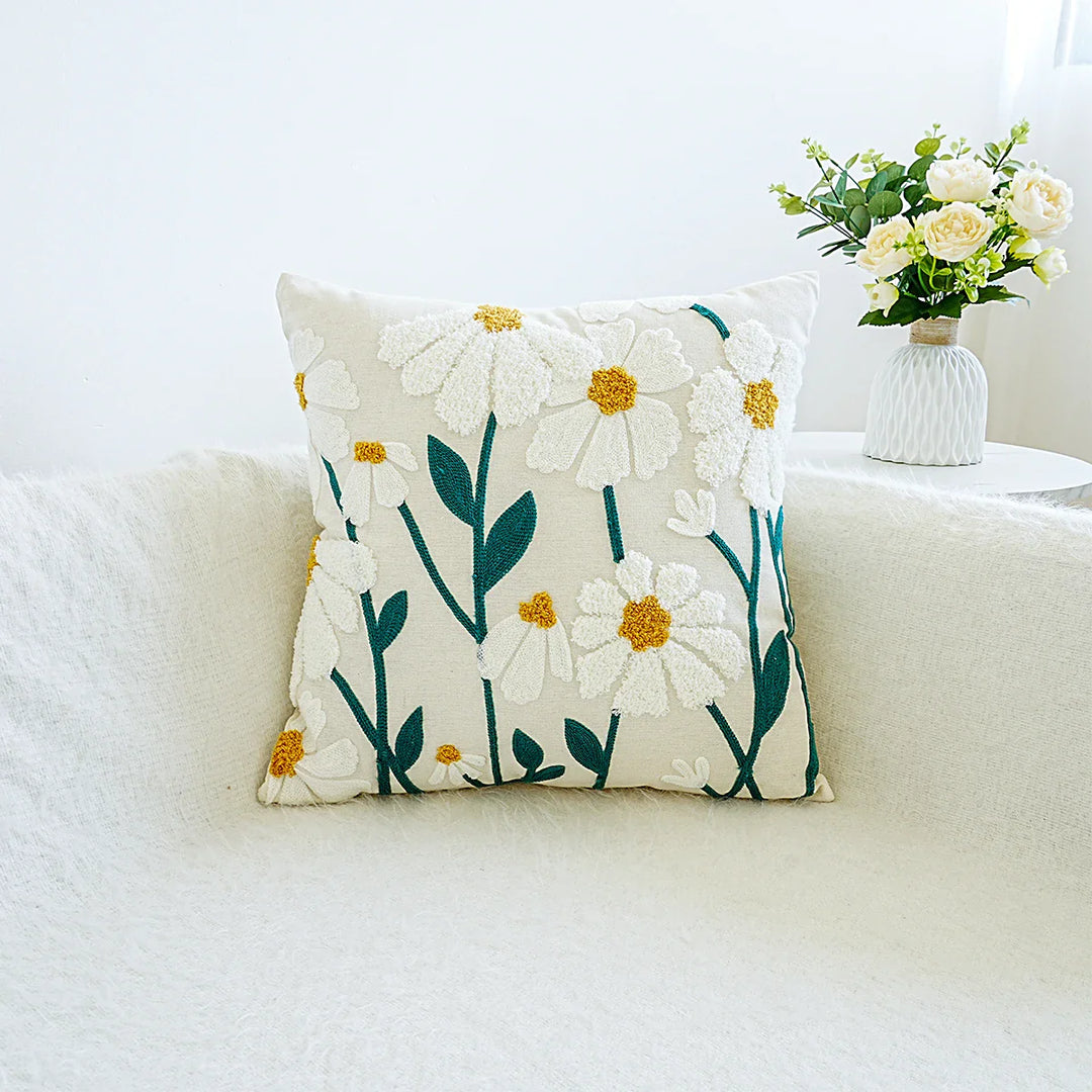 Skanto | Pute med broderte tusenfryd for sofa og stue uten fyll