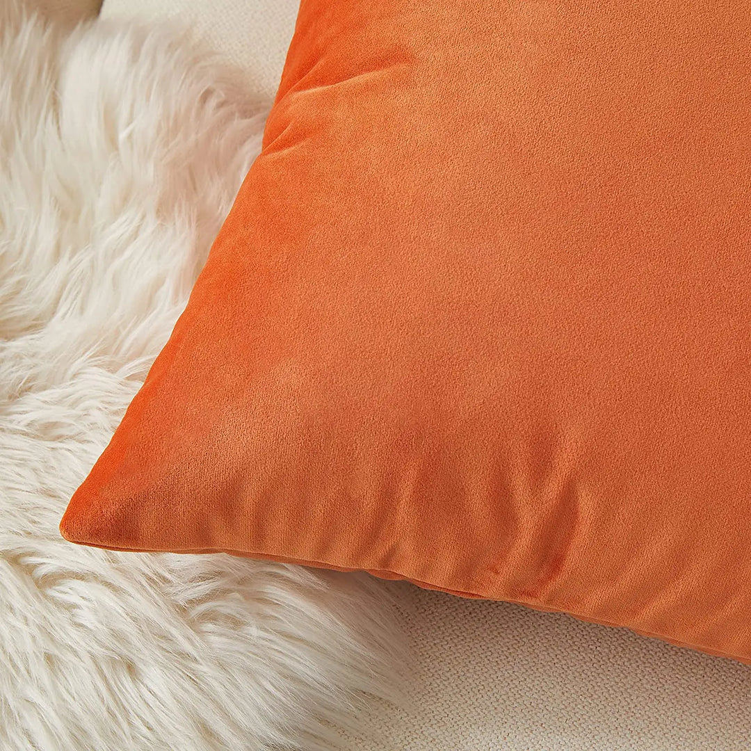 Skanto | Fløyelspute i muntre godterifarger for sofa og soverom