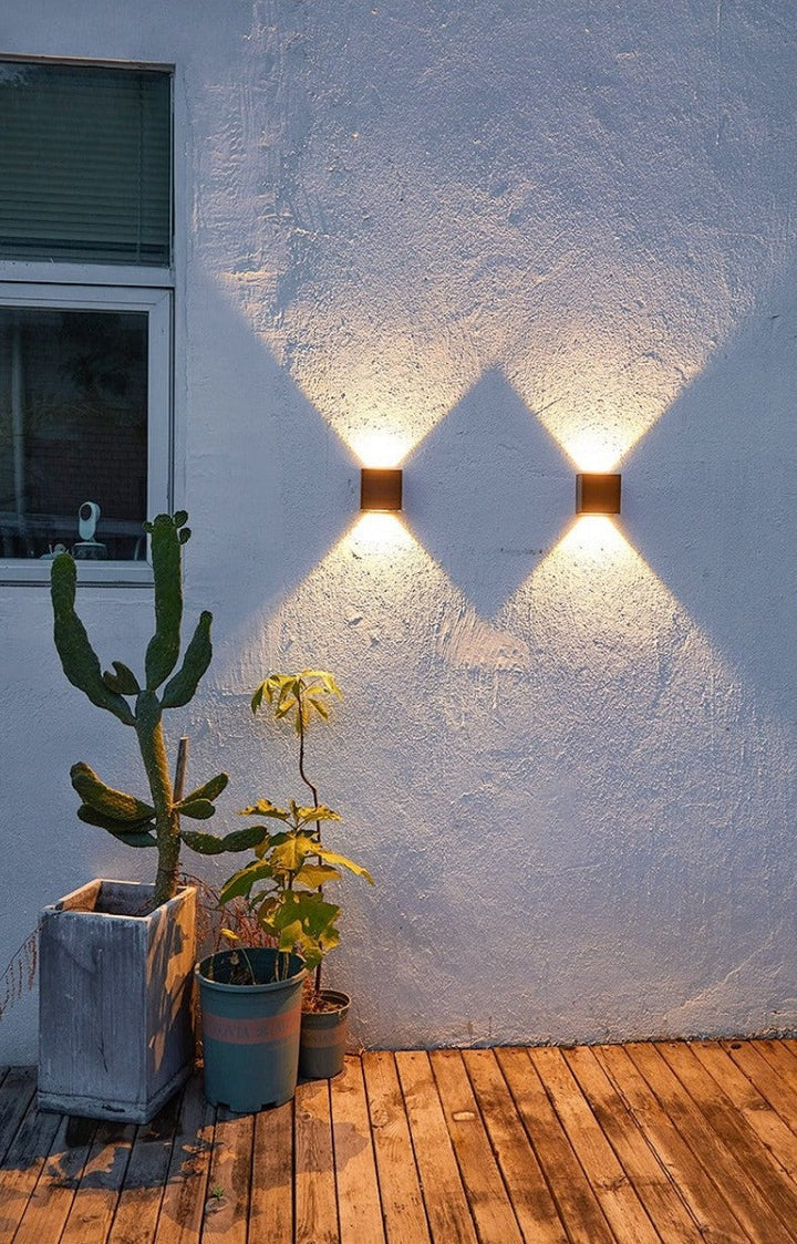 Skanto | SolarFlare - Oppadgående & Nedadgående Solvegglampe