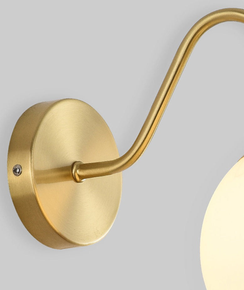 Skanto | SphereLuxe – Skandinavisk Vegglampe med Justerbart Lys