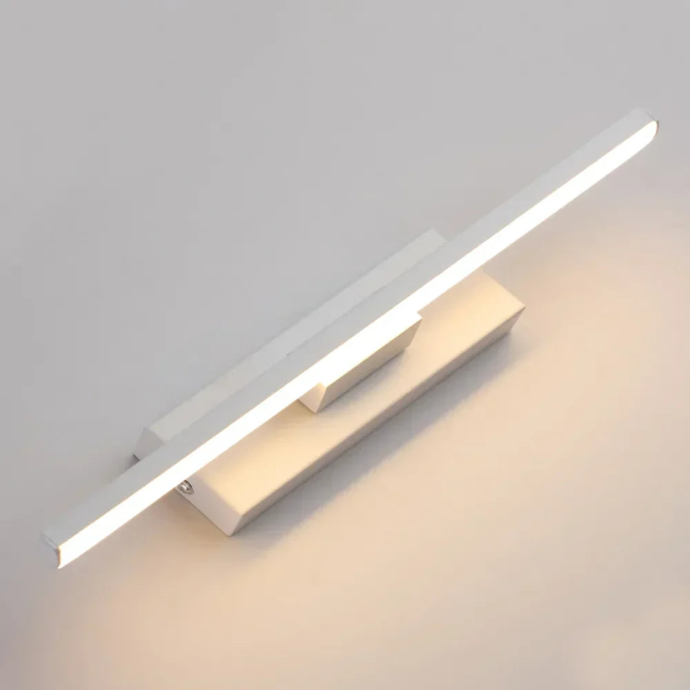Skanto | PlugLuxe – Elegant skandinavisk vegglampe med plugg for stilige interiører