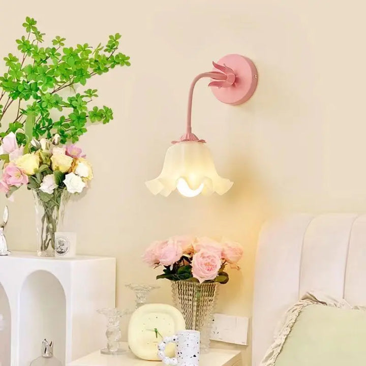 FrenchBloom Vegglampe – Soverom Blomsterlampe Skanto