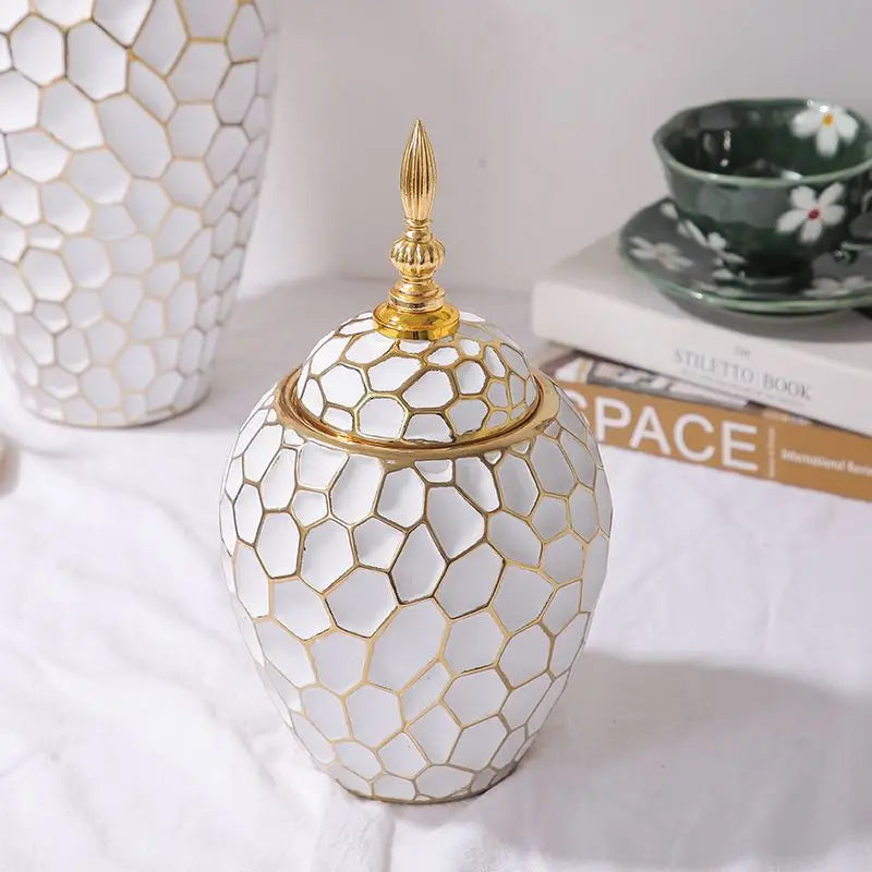 Skanto | Elegant keramikkvase med gullakcent