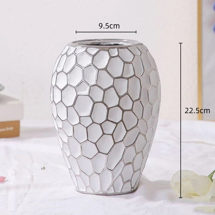 Skanto | Elegant keramikkvase med gyldne aksenter