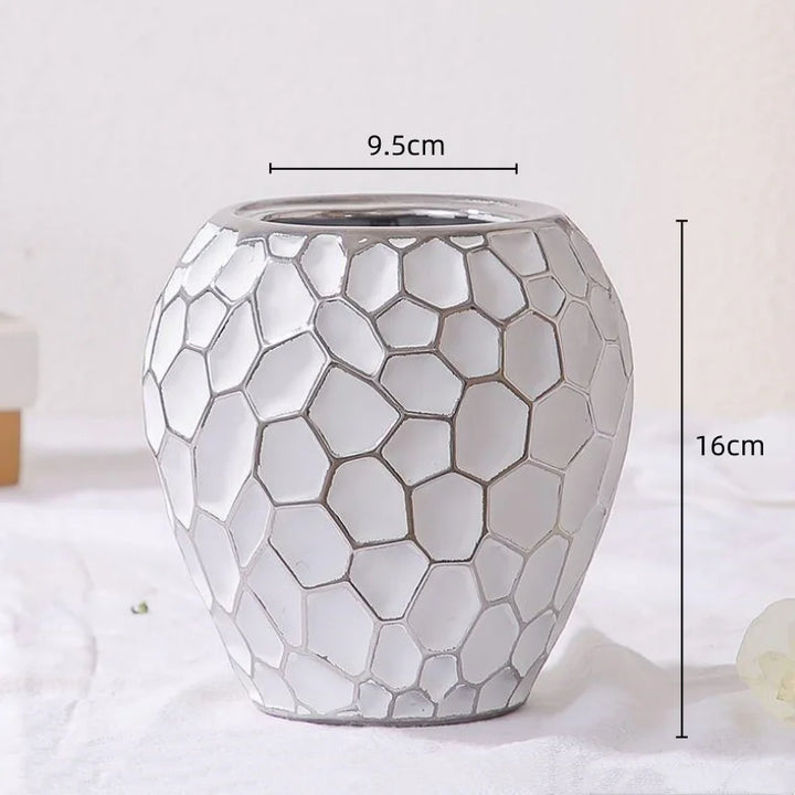 Skanto | Elegant keramikkvase med gyldne aksenter