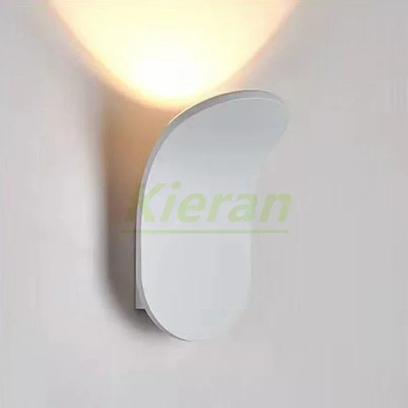 Skanto | SkandiGlow Vegglampe | LED Skateboard Design | Moderne & Kreativ