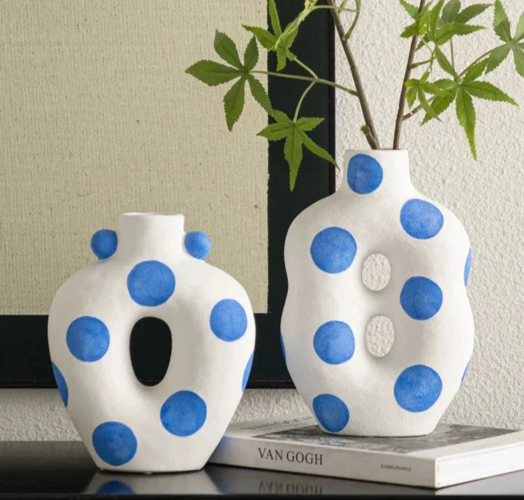Blå prikkete wonky vase | Skanto