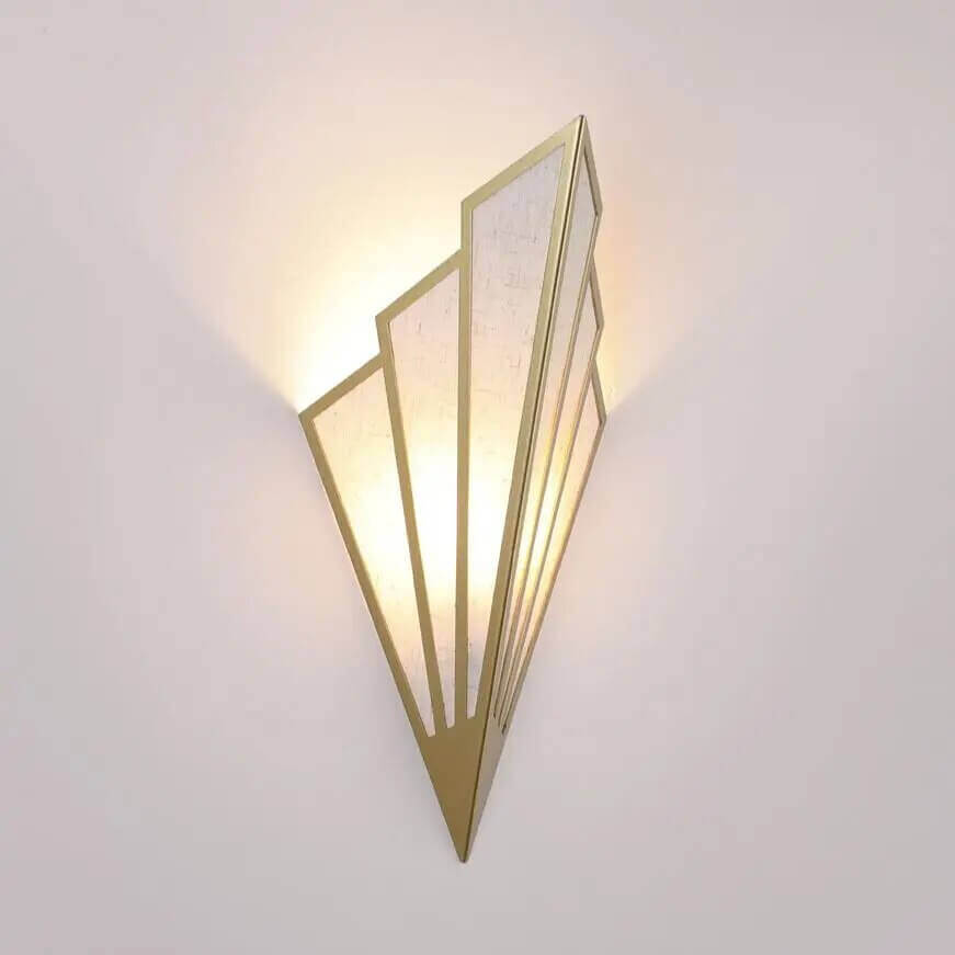Skanto | Faneformet Art Deco Vegglampe