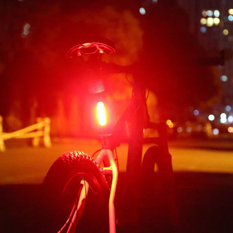 Skanto | SafeRide - Smart sykkel lommelykt for maksimal synlighet