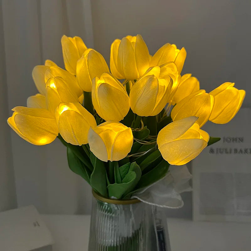 Skanto | LED-lampe med kunstig tulipanbukett perfekt for gaver eller som bryllupsfest hjemmeinnredning