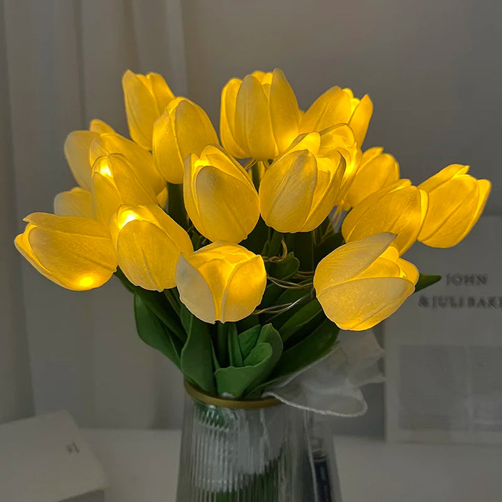 Skanto | LED-lampe med kunstig tulipanbukett perfekt for gaver eller som bryllupsfest hjemmeinnredning