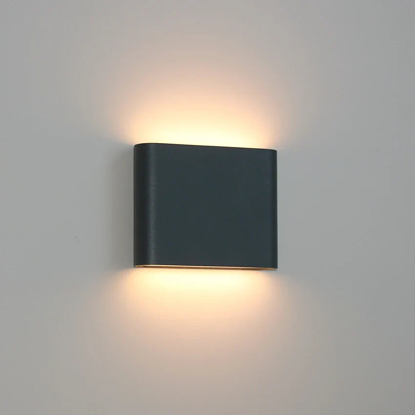 Værbestandig LED vegglampe, Robust dekorativ vegglampe for innendørs og utendørs bruk | Skanto