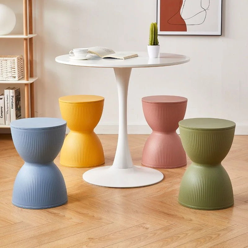 Skanto | Nordisk Plast Lav Sidebord med Timeglassdesign