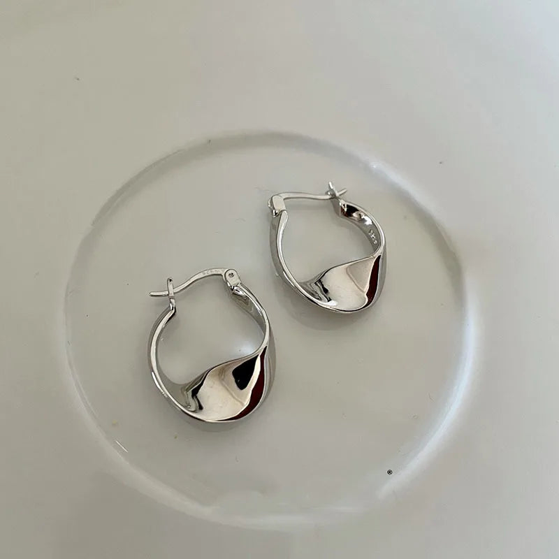 Skanto | Minimal Flattened Irregular Hoop Earrings