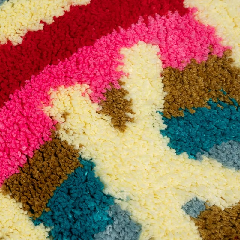 Bunte, rutschfeste Mikrofaser-Badematte „Get Naked“ – saugfähig og unterhaltsam für Kinder und Erwachsene