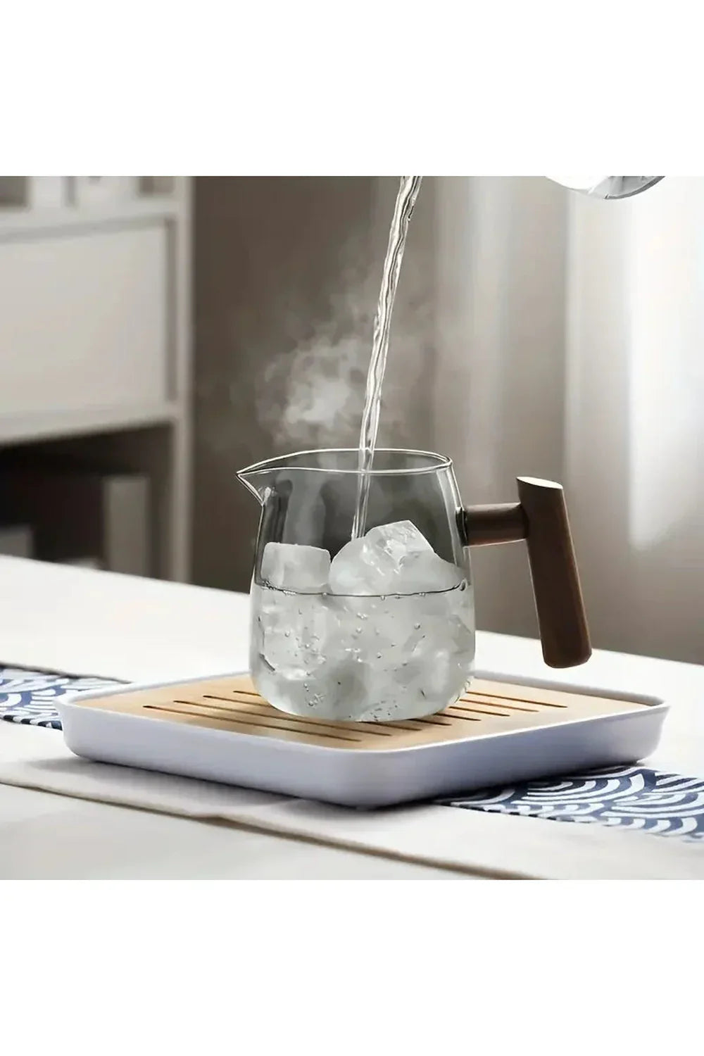 Skanto | Glass Kanne med Trehåndtak