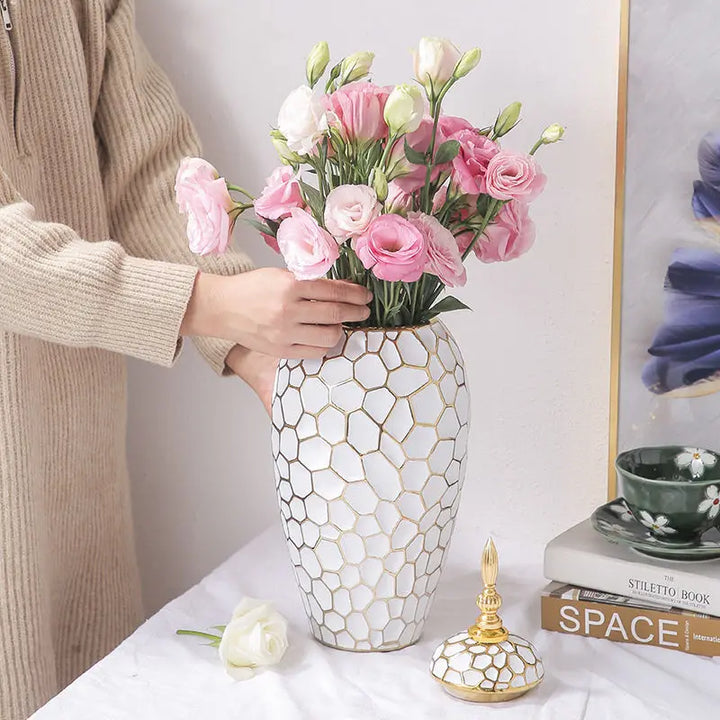 Skanto | Elegant keramikkvase med gullakcent