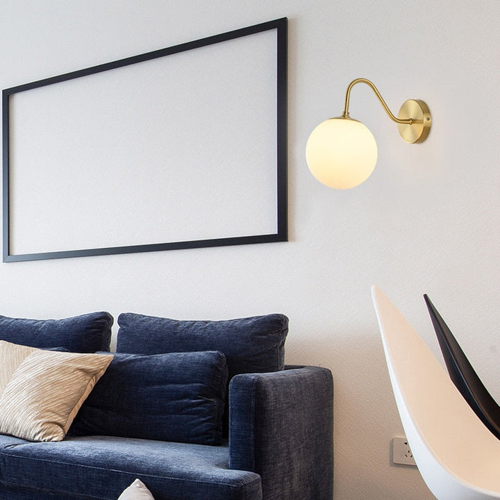 Skanto | SphereLuxe – Skandinavisk Vegglampe med Justerbart Lys
