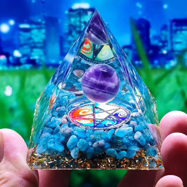 Skanto | Amethyst Peridot Orgone Pyramide - Energigenerator Krystall Reiki Chakra Orgonitt Meditasjonsverktøy