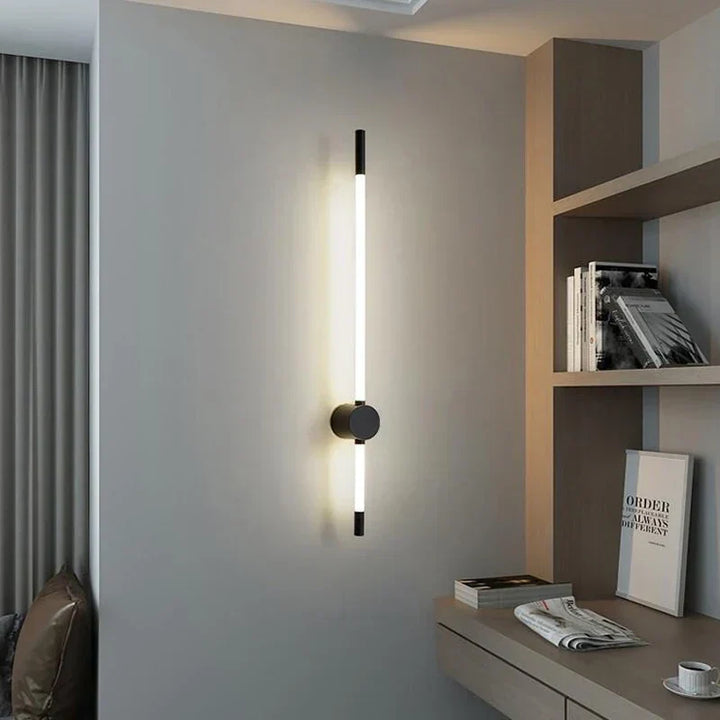 Skanto | AstraBeam – Vertikal LED Vegglampe for Moderne Interiør